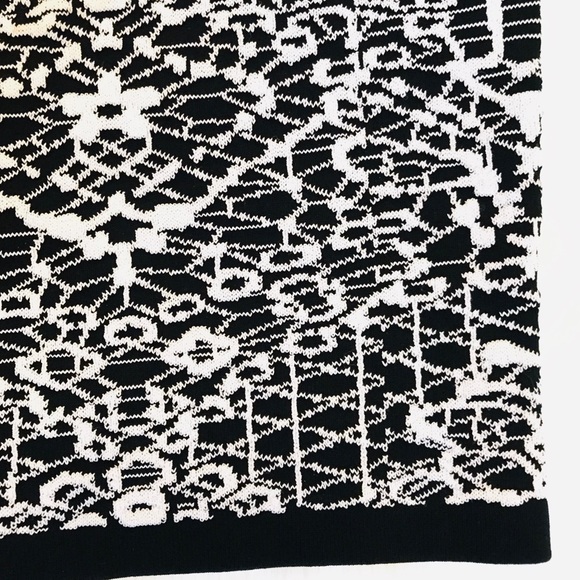 🆕 Parker Black & White Crop Top. Textured Stretchy Fabric with Ribbed Hems. NWT - Picture 8 of 8